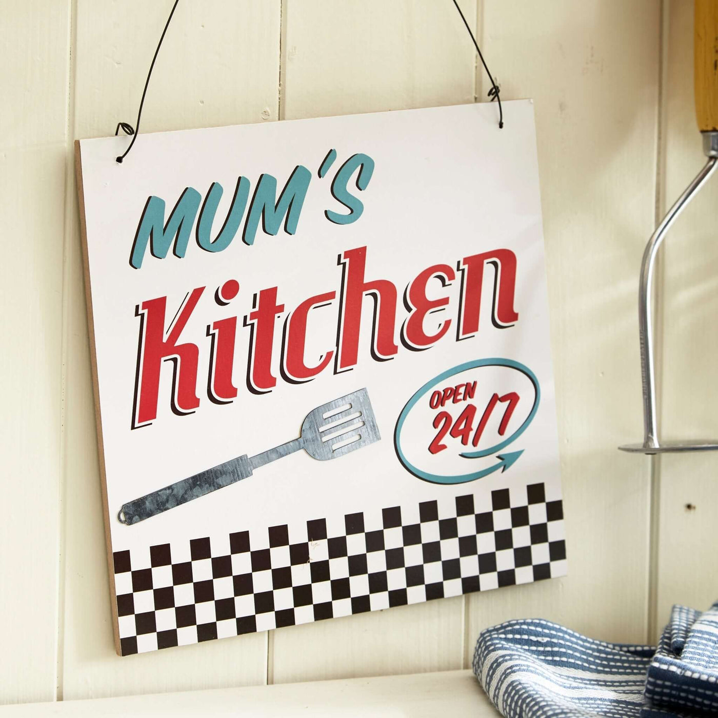 "Mum's Kitchen" Retro Style Wall Plaque - LIVE LAUGH LOVE LIMITED