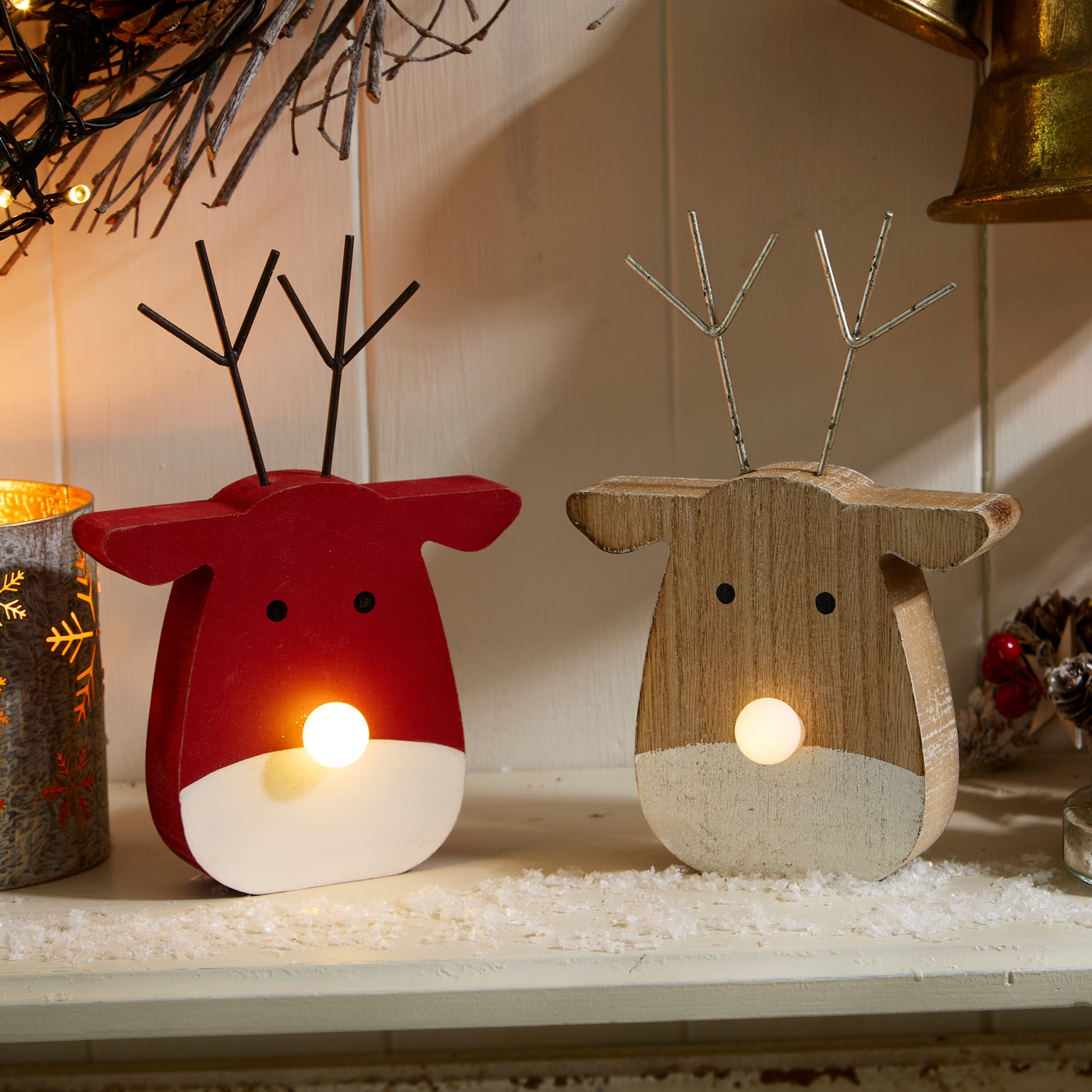 Light-Up Wooden Reindeer Head Ornament – Festive Christmas Shelf Sitter