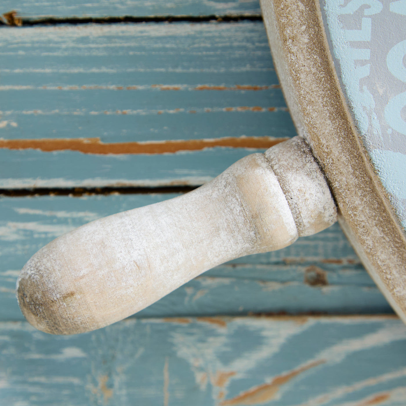 Large 61cm Nautical Ship Wheel Wall Decor – White & Blue with Rope Detailing