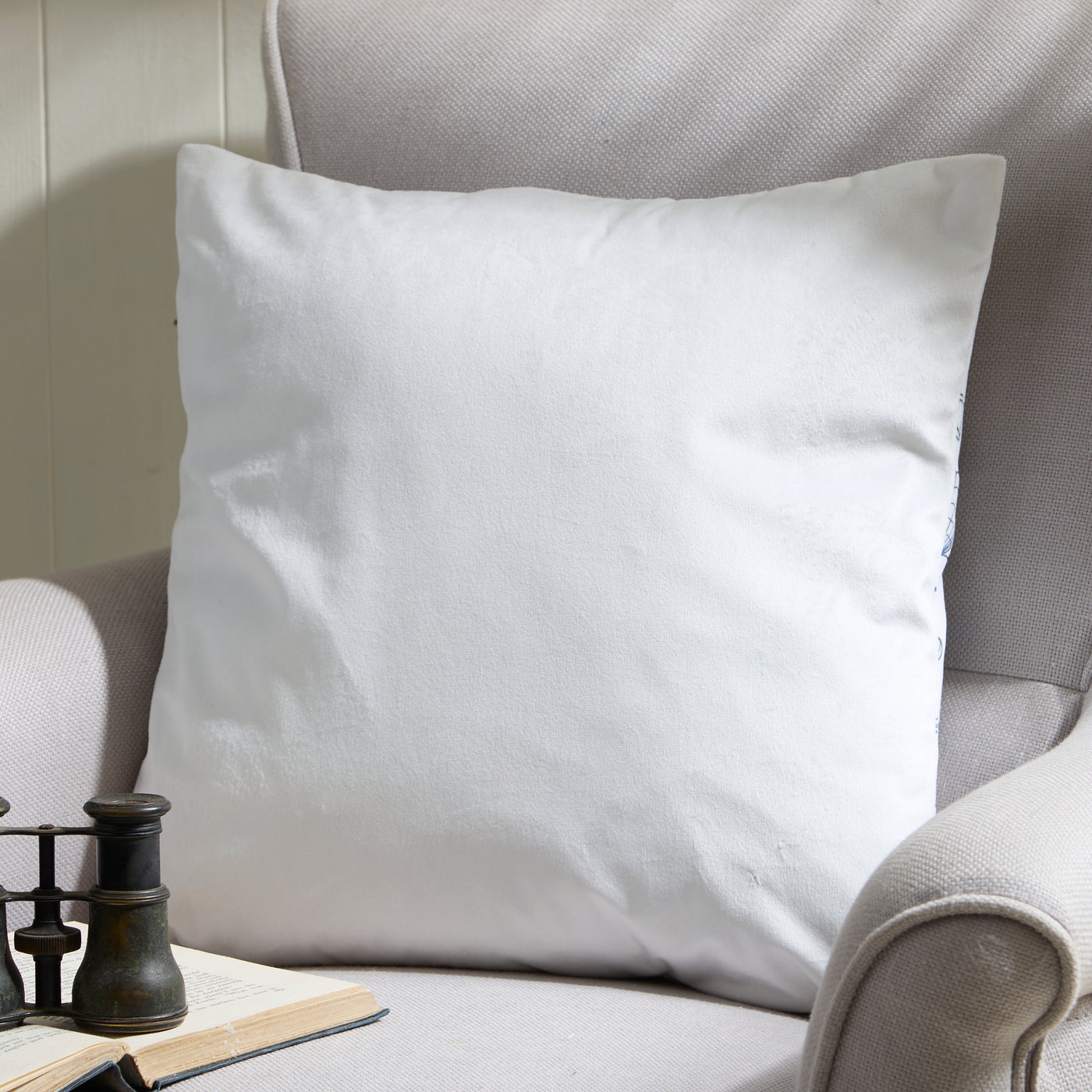 Seashell & Starfish Cushion – Nautical White Pillow with Marine Motif