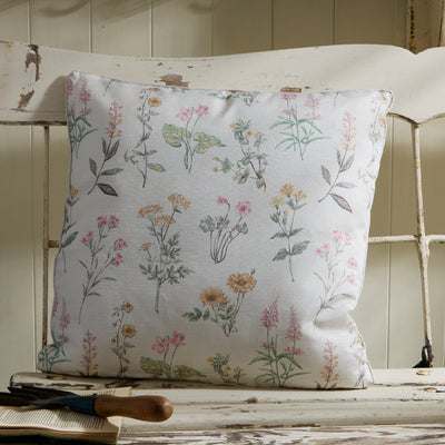 Floral Outdoor Cushion Vintage Cream – Water-Resistant Pillow for Garden & Home