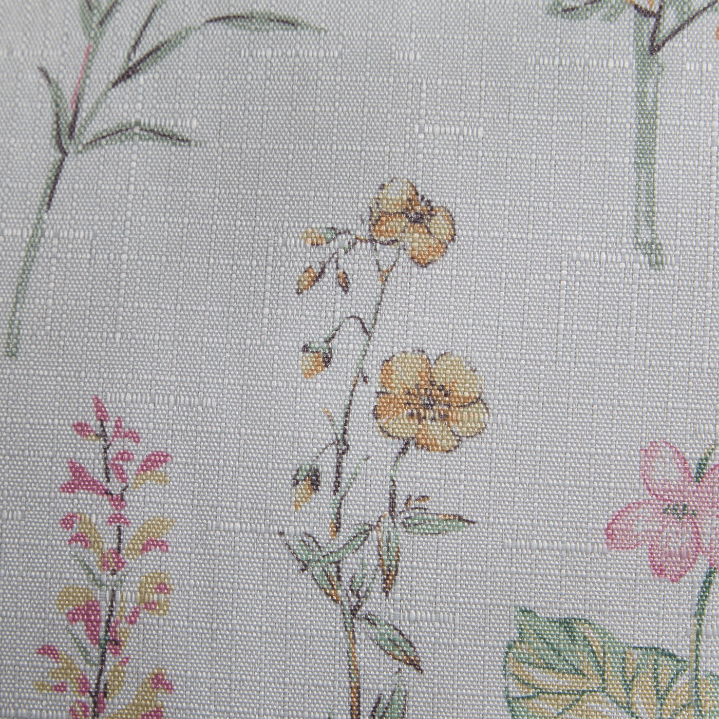 Floral Outdoor Cushion Vintage Cream – Water-Resistant Pillow for Garden & Home