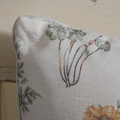 Floral Outdoor Cushion Vintage Cream – Water-Resistant Pillow for Garden & Home