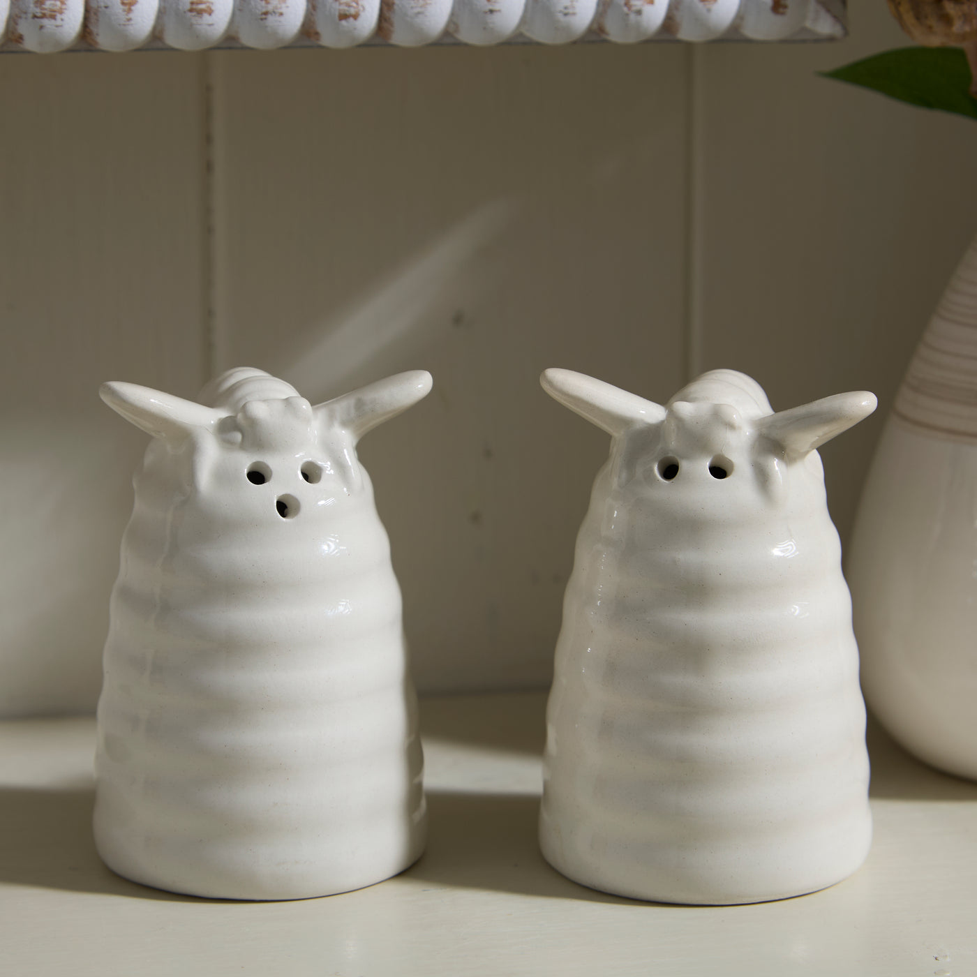 Ceramic Beehive Salt & Pepper Shaker Set with Cream Glaze