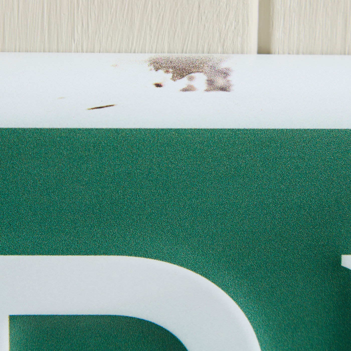 Green Metal Garden Sign – "Bees & Butterflies Welcome" Rustic Outdoor Wall Plaque